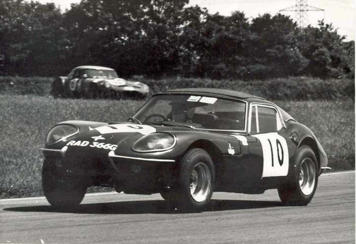 Marcos 1600GT - 5.Castle Combe. July