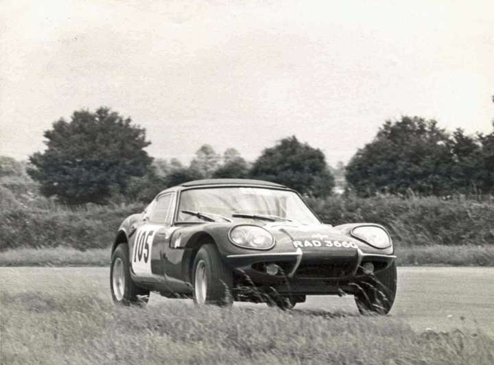 Marcos 1600GT - 6.Castle Combe. July