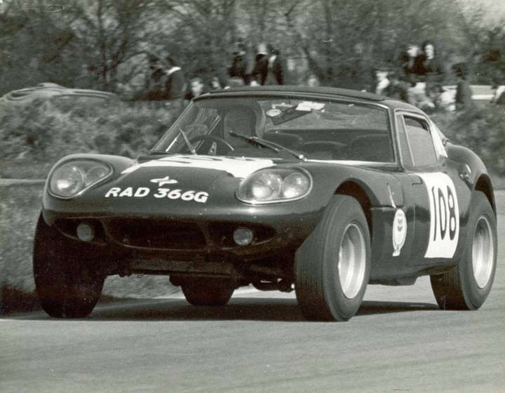 Marcos 1600GT - 13. Castle Combe. April