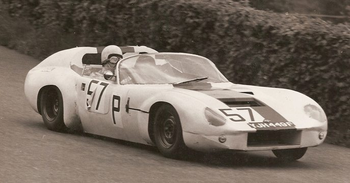 Typical pre 1971 'ring scenery - hedges, banks, ditches – no cissy run-off areas and hardly any Armco.