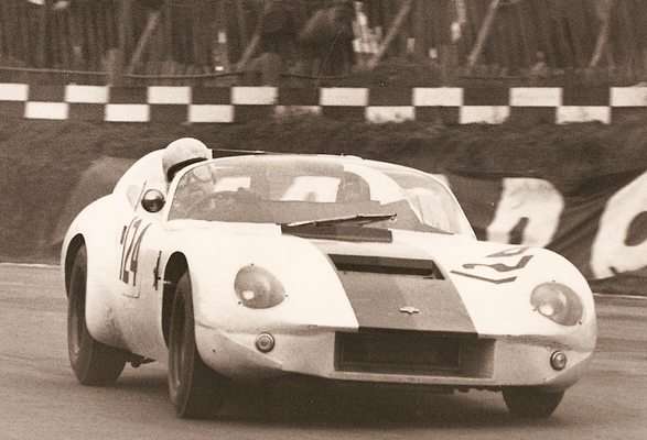 Tavenor Mk2a - Brands Hatch - Paddock Bend